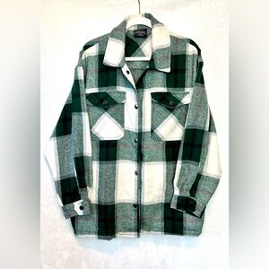 ⭐️ 3/$25 SALE HFX Green Plaid Flannel